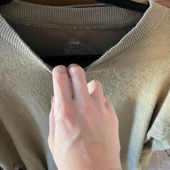 Cozy Aeire pullover Bundle - Picture 2 of 7